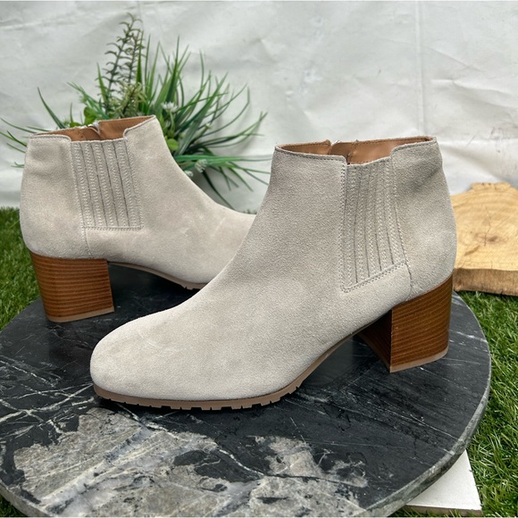 Aquatalia Weatherproof Block
Heel Bootie  women size 10 / Grey new - Picture 4 of 16